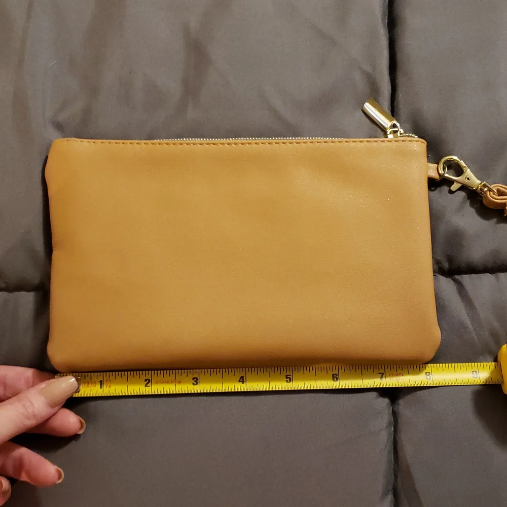 Cul-de-sac phone charging wallet handbag. Tan, 8